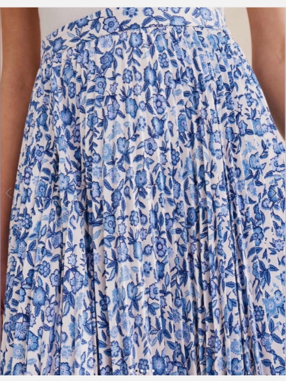 Boden Blue and White Floral Pleated Mini Skirt